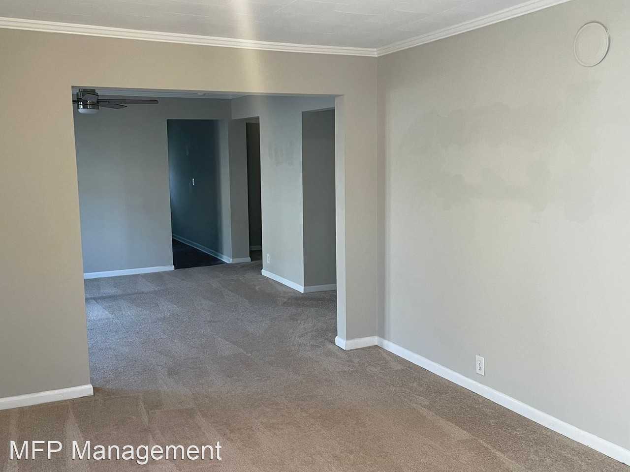 409 E 12th St - Photo 2 of 11