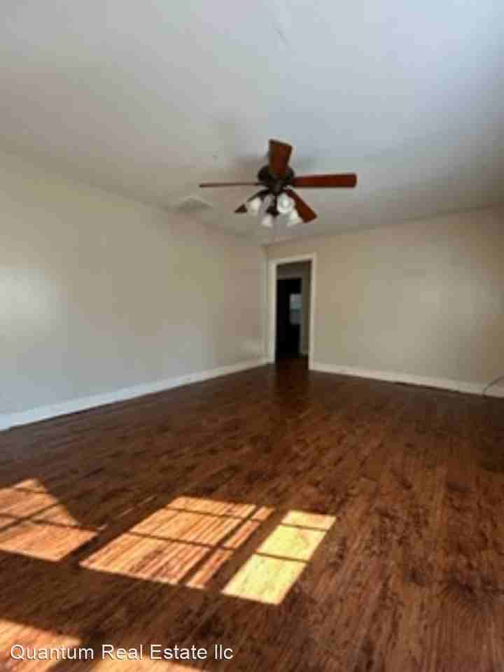 410 N 23rd St - Photo 3 of 13