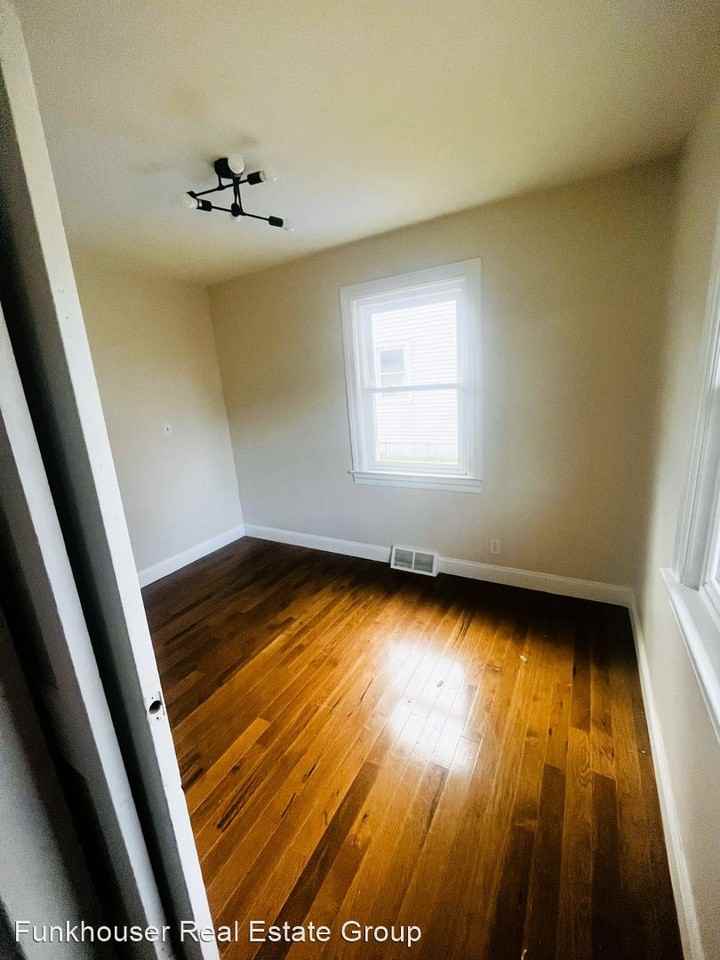 925 Bridge Ave - Photo 3 of 14