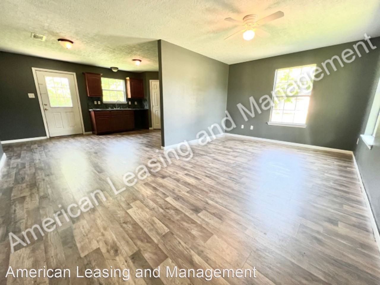 1725 Rivercrest St - Photo 2 of 8