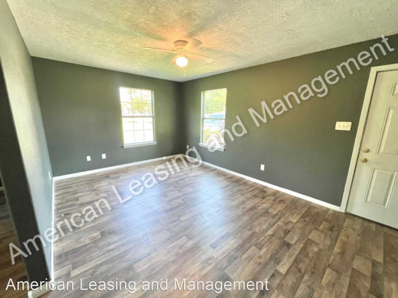 1725 Rivercrest St - Photo 3 of 8