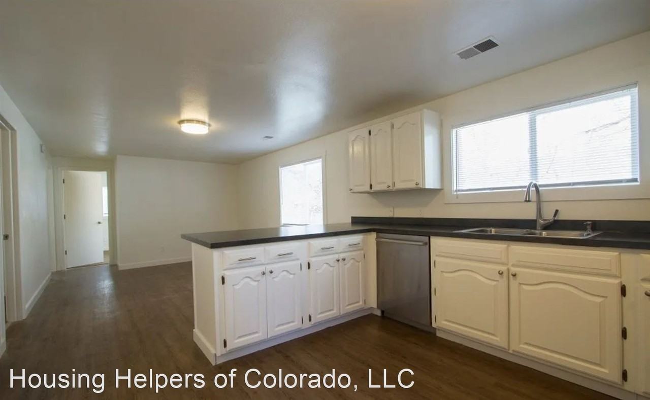 1323 Balsam Ave - Photo 3 of 10