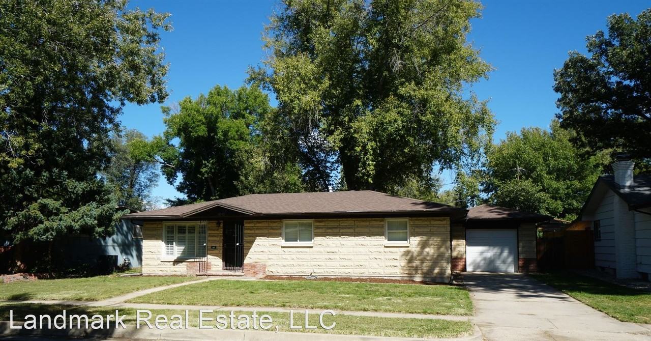 1042 E Jefferson St - Photo 2 of 17