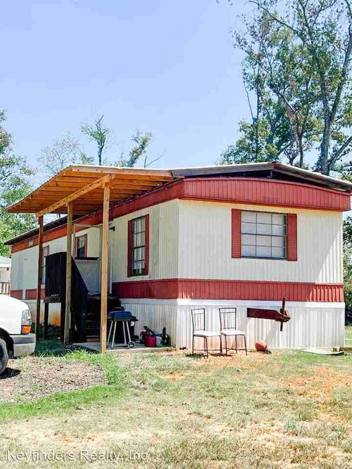 28262 Pecan St - Photo 2 of 11