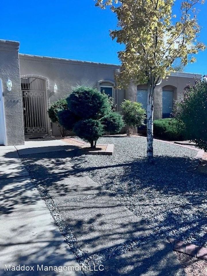 7608 La Madera Rd Ne - Photo 2 of 7