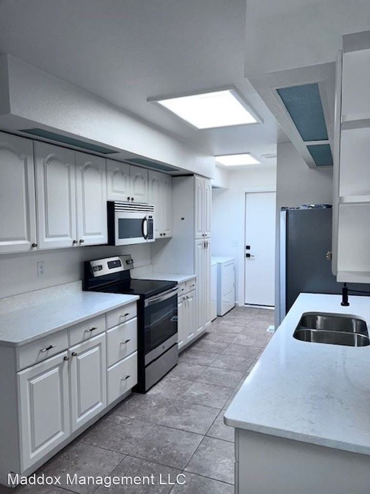 7608 La Madera Rd Ne - Photo 3 of 7