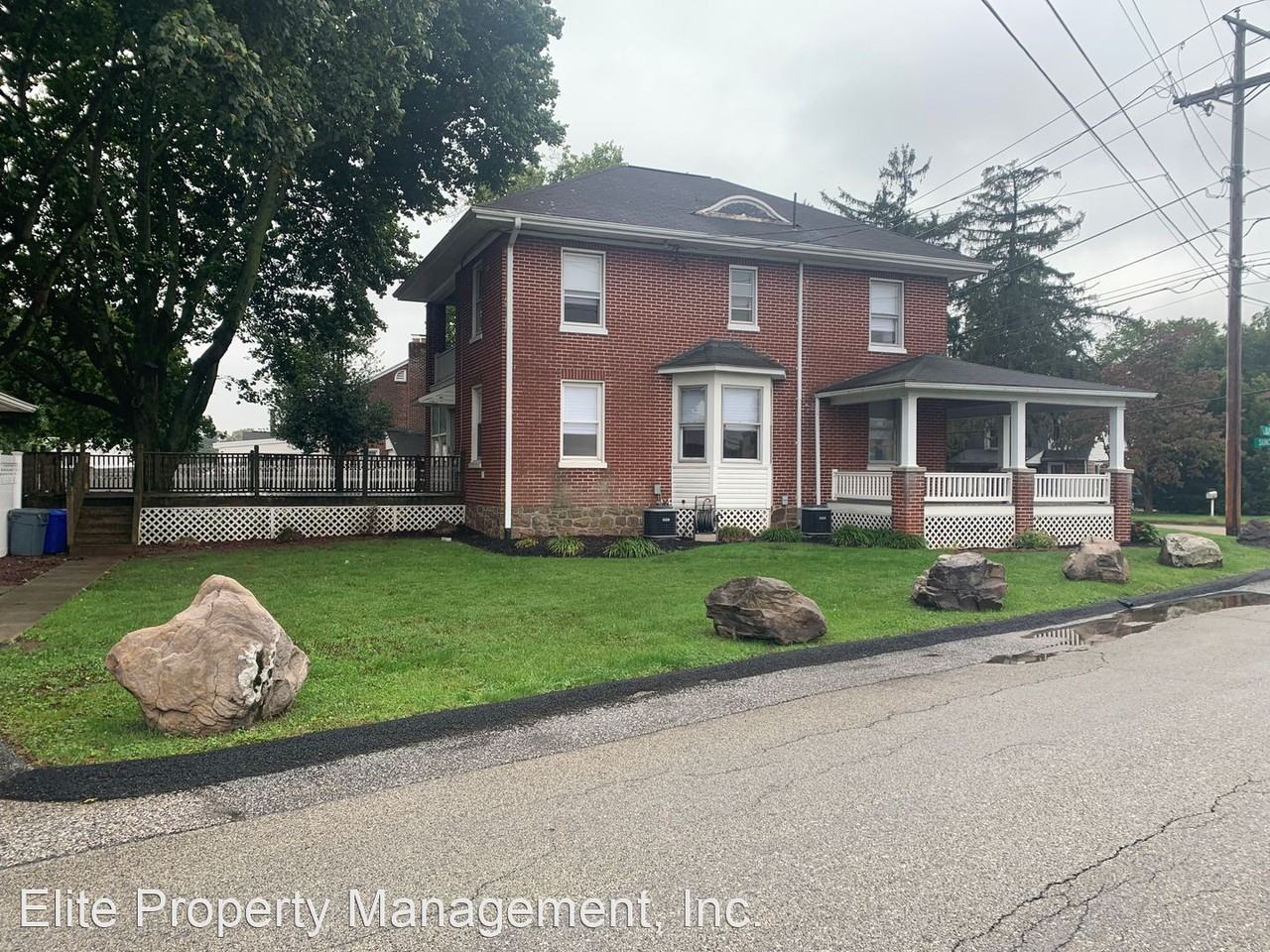 2218 Sunset Ln - Photo 2 of 33