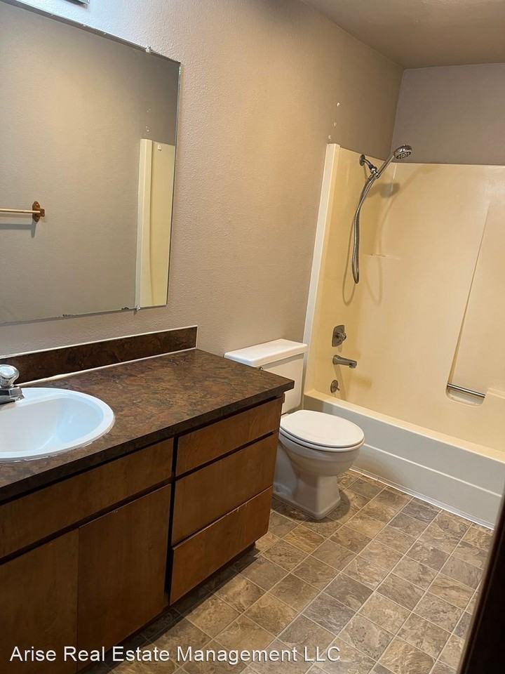 414 Bond Street - Photo 3 of 11