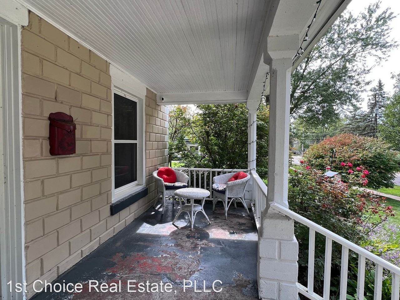 234 N Clinton St - Photo 3 of 25