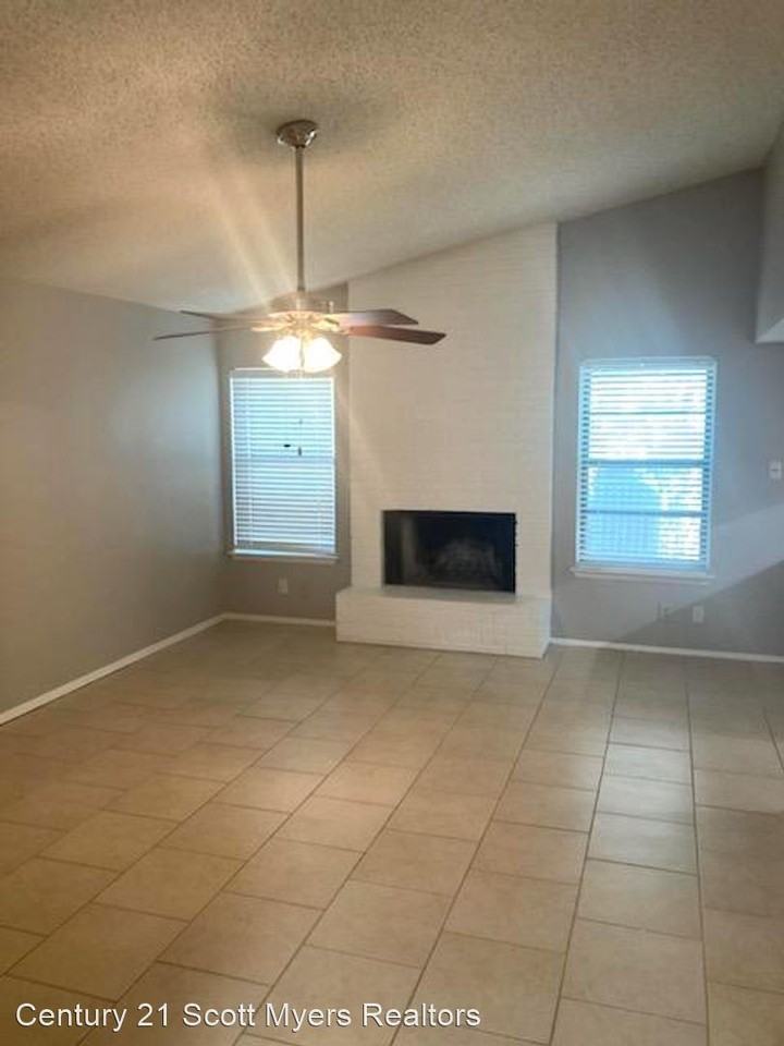 1927 Longfield - Photo 3 of 22