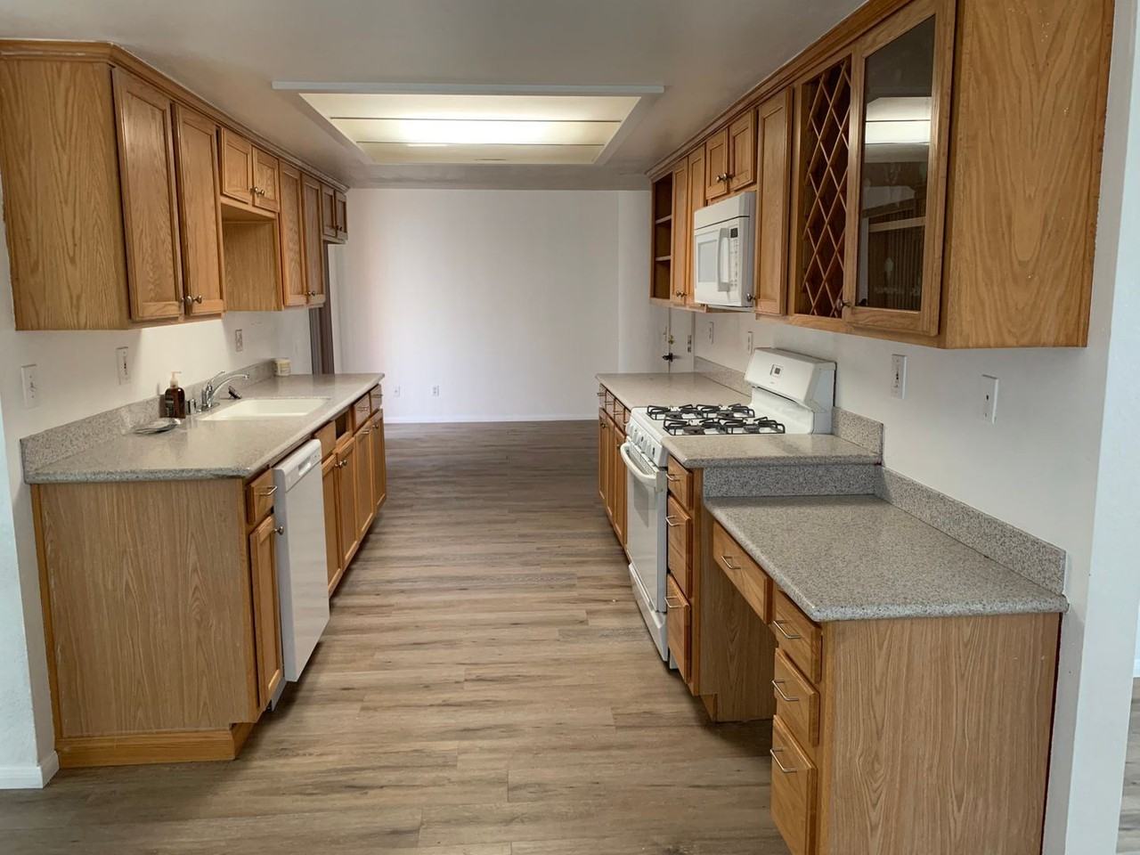 1647 Shepherd Dr - Photo 3 of 18