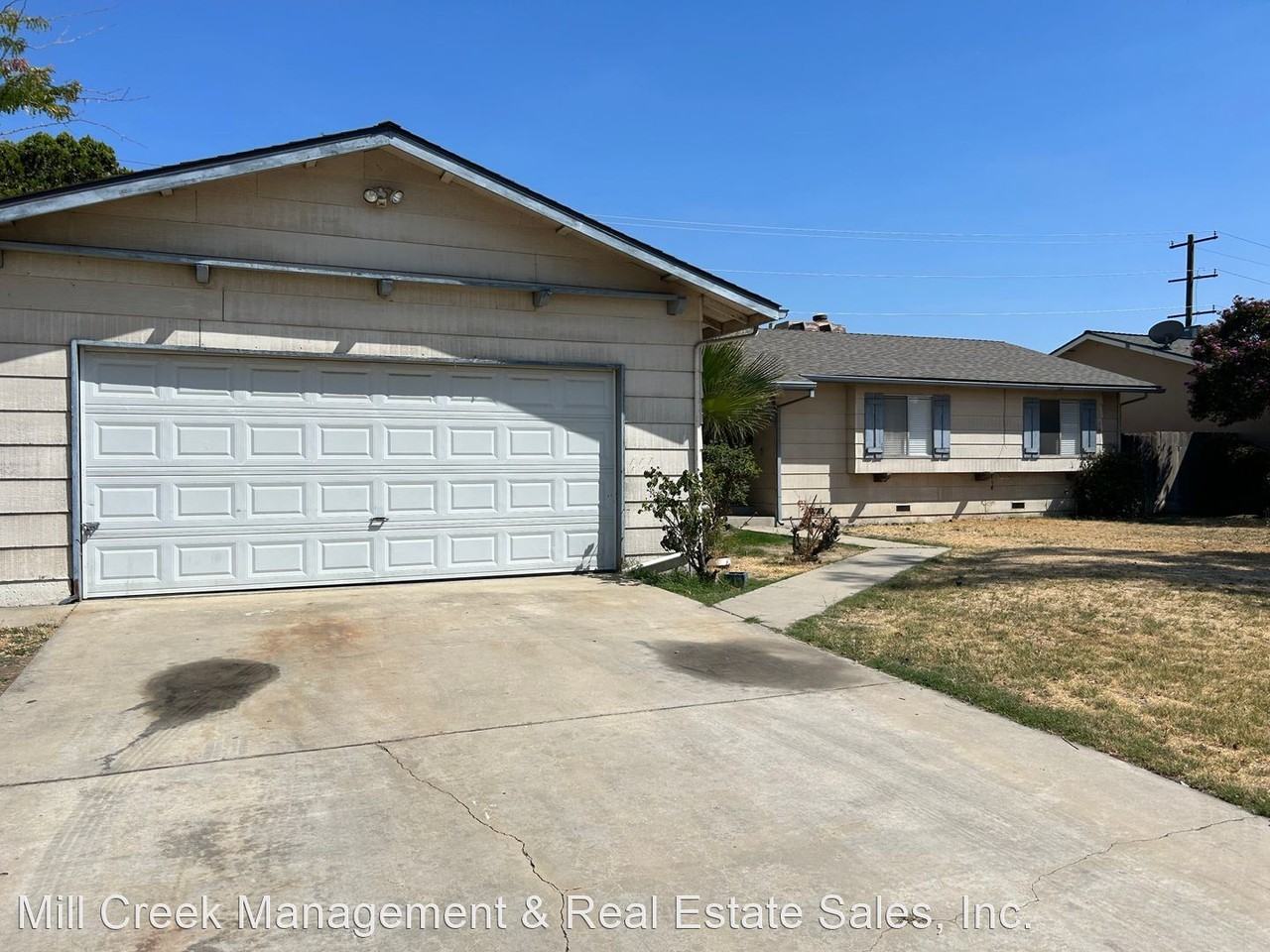 2940 S Woodland St, Visalia, CA 93277 3 Bedroom House for 1,595/month