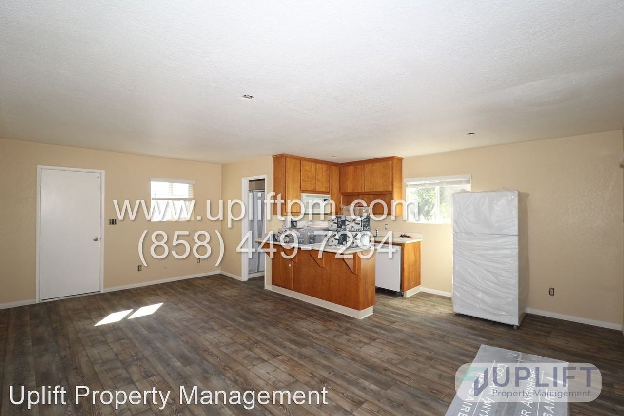 1645 Warnock Dr - Photo 2 of 10