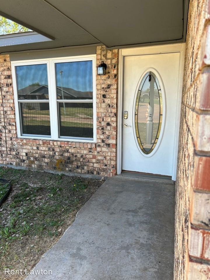 6018 Sw Brookline Ave - Photo 3 of 27