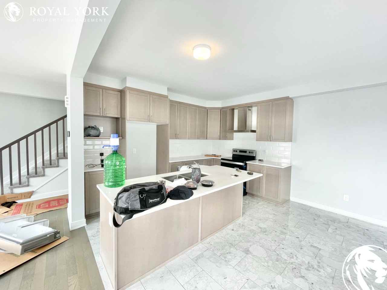 326 Meynell Rd - Photo 3 of 35