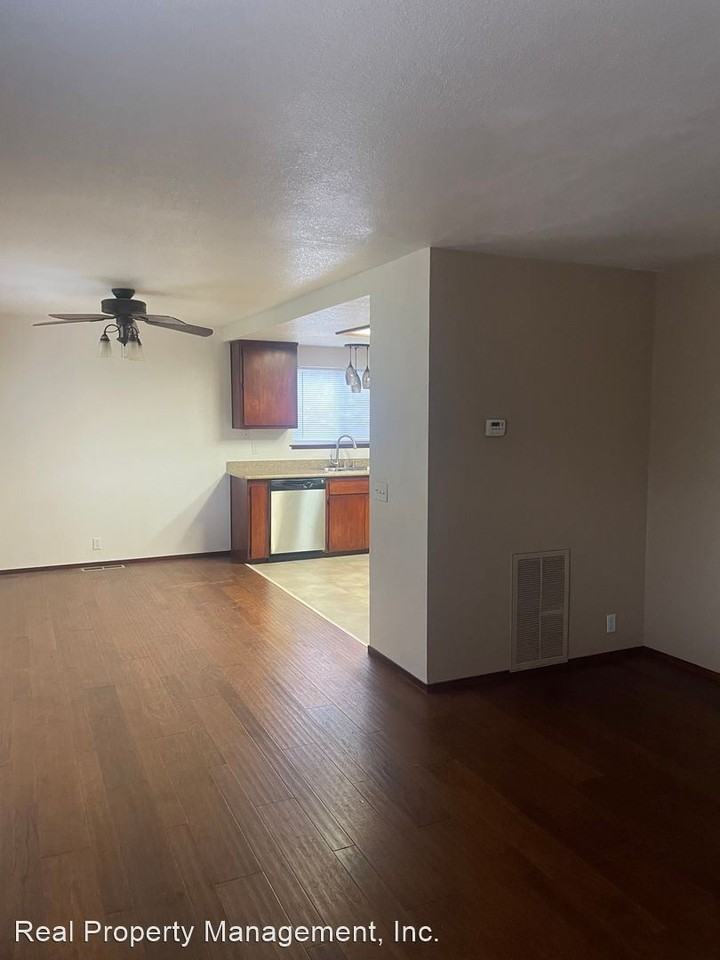 12749 Lake Blvd - Photo 2 of 18