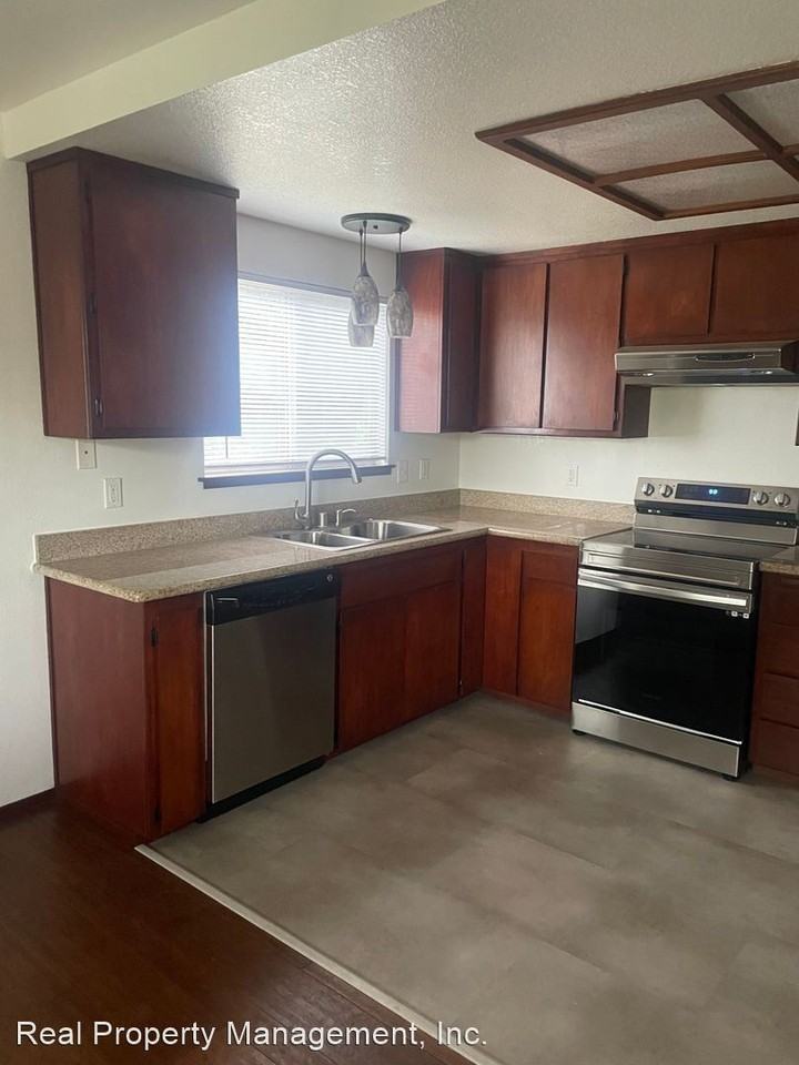 12749 Lake Blvd - Photo 3 of 18