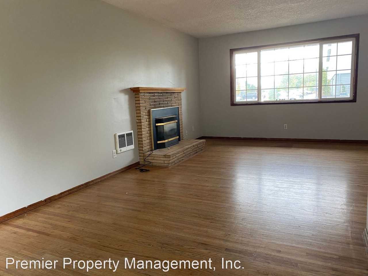 405 Ne 94th Ave - Photo 3 of 9