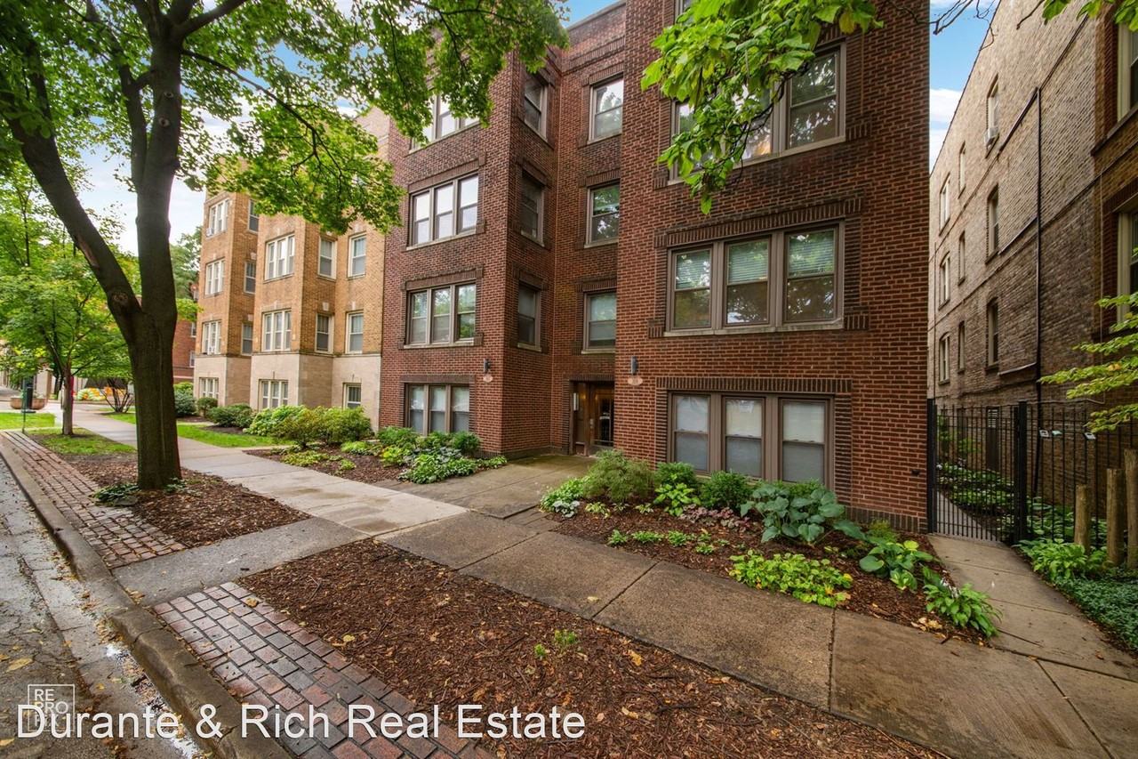 107109 Harrison St. East and West Tower Apartments in Oak Park, IL