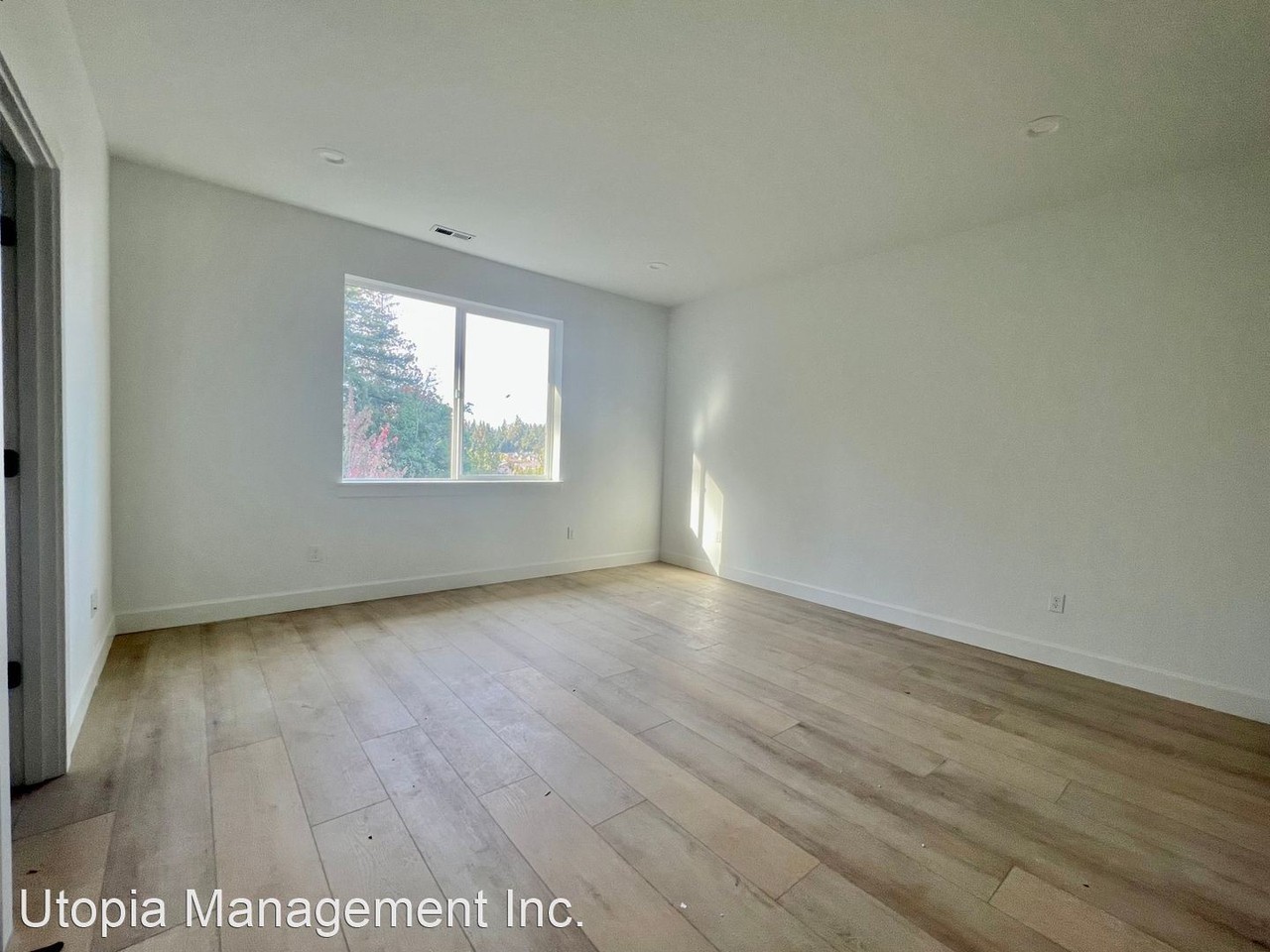 37384 America St - Photo 3 of 7