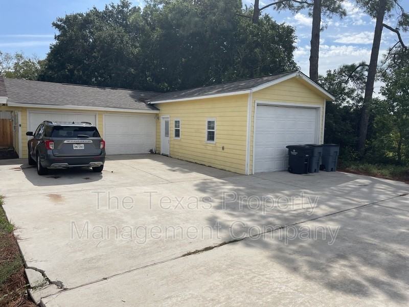 2589 Cliff Dr #2 - Photo 2 of 16