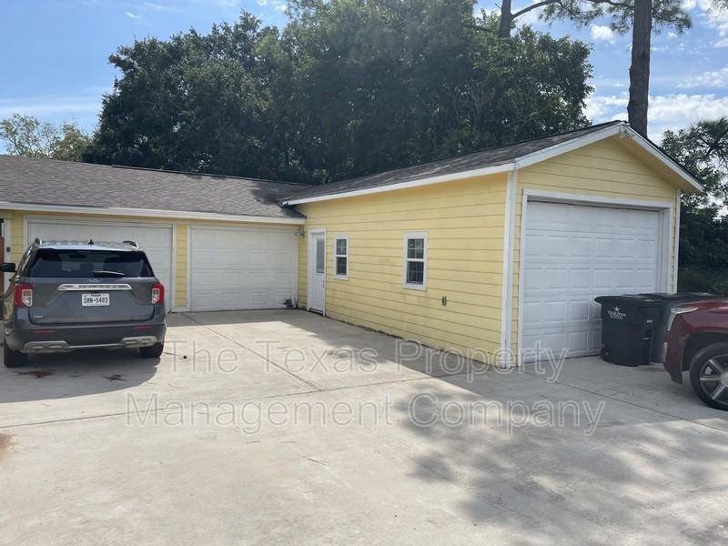 2589 Cliff Dr #2 - Photo 3 of 16