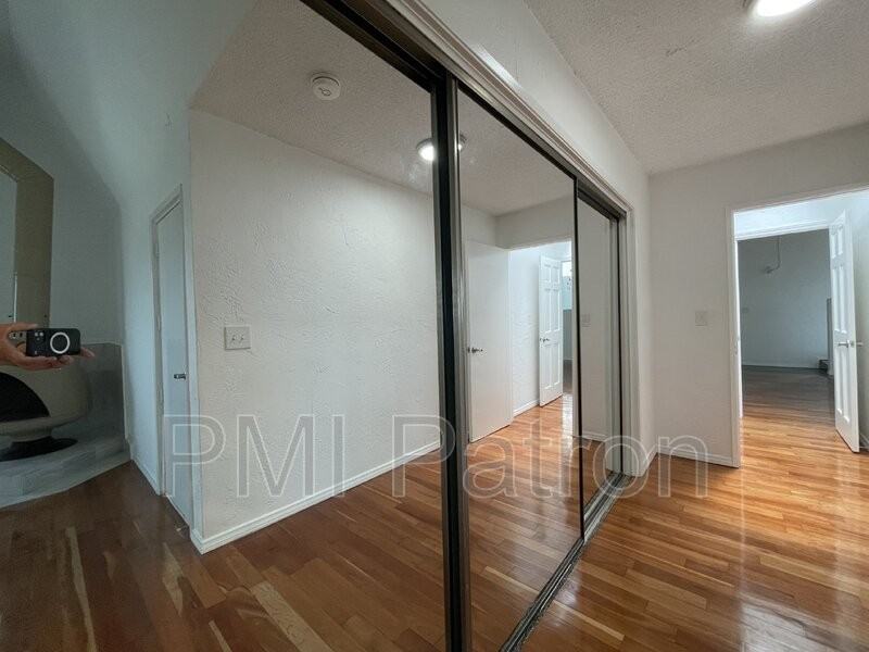 1719 Van Horne Ln - Photo 4 of 25