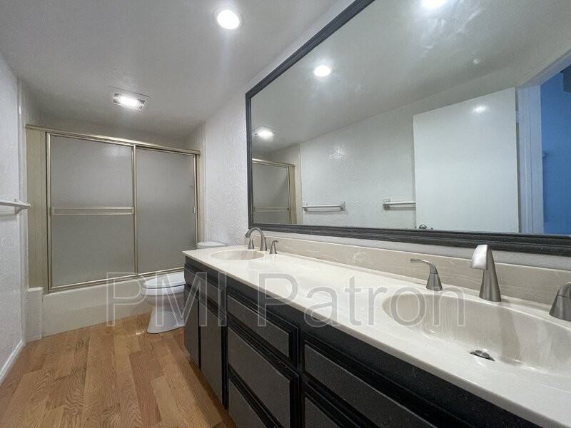 1719 Van Horne Ln - Photo 5 of 25