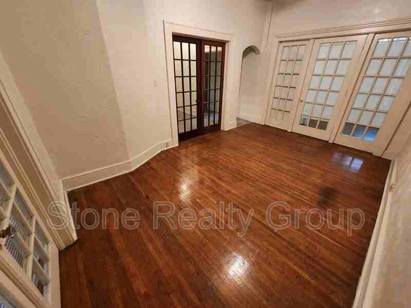 502 1/2 S 5th St - Photo 2 of 8