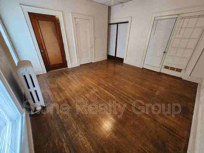 502 1/2 S 5th St - Photo 3 of 8