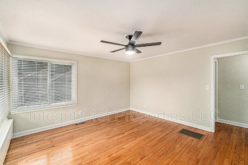 824 East St - Photo 3 of 14