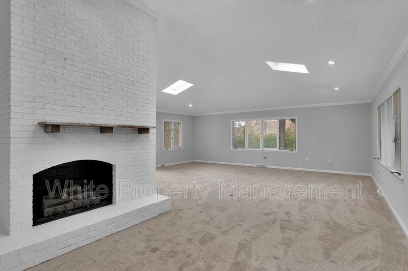 1116 Reverdy Ln - Photo 6 of 26