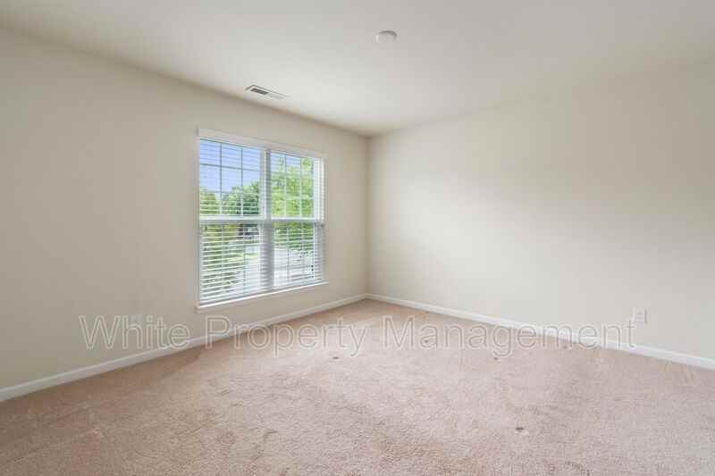 15648 Canmore Street - Photo 4 of 29