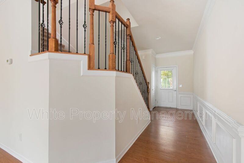 15648 Canmore Street - Photo 6 of 29