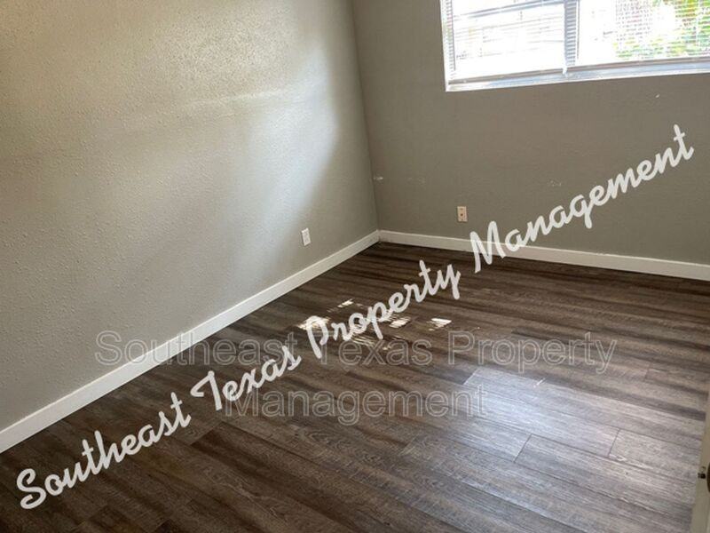 5370 Laverna Dr - Photo 3 of 11