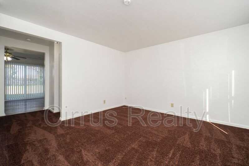 2716 Peach St - Photo 3 of 22