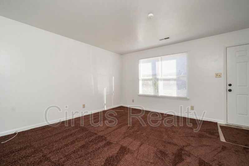 2716 Peach St - Photo 5 of 22