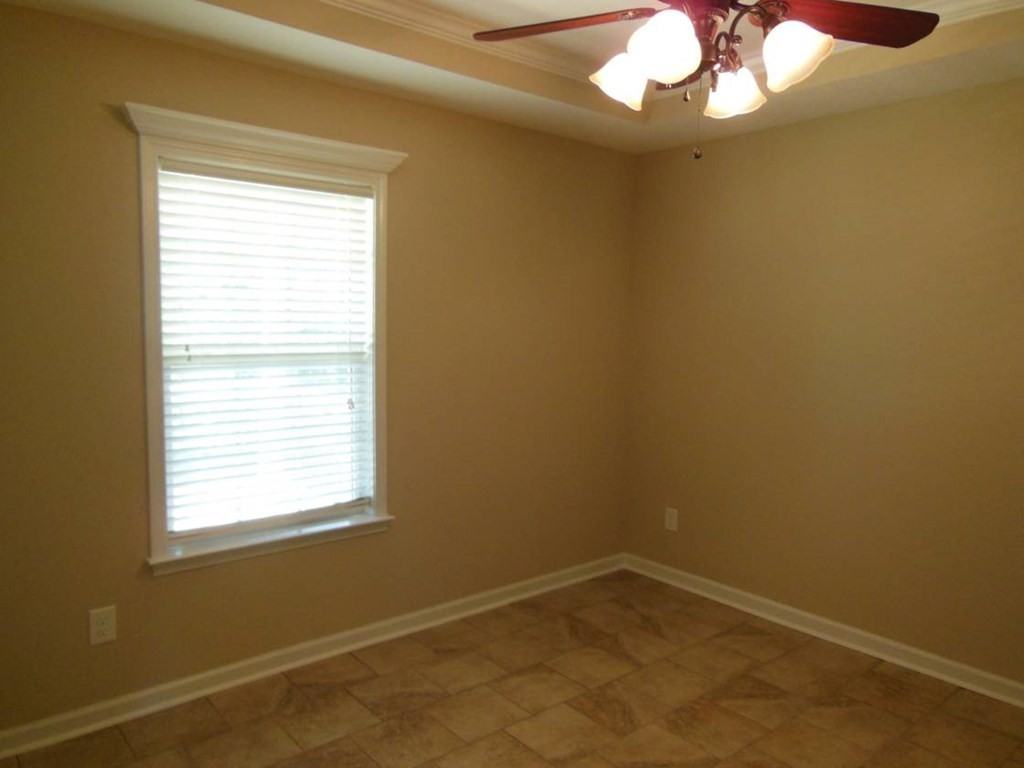 202 Richmond Ave - Photo 4 of 8