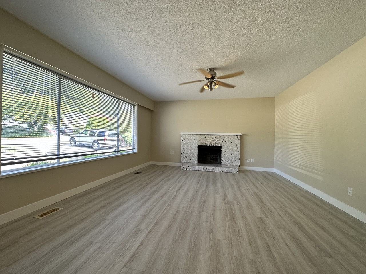 32956 Bracken Avenue - Photo 5 of 37