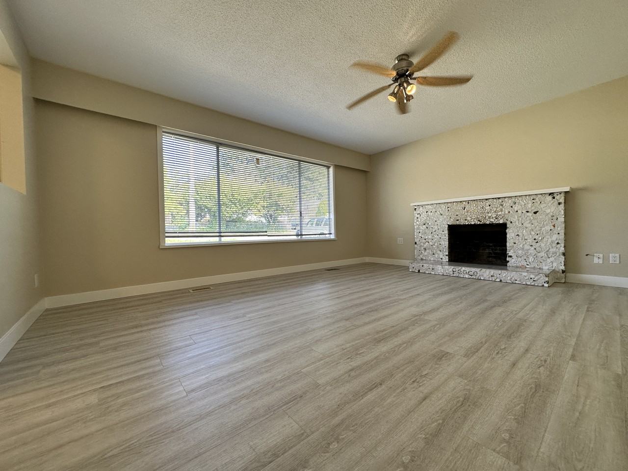 32956 Bracken Avenue - Photo 6 of 37