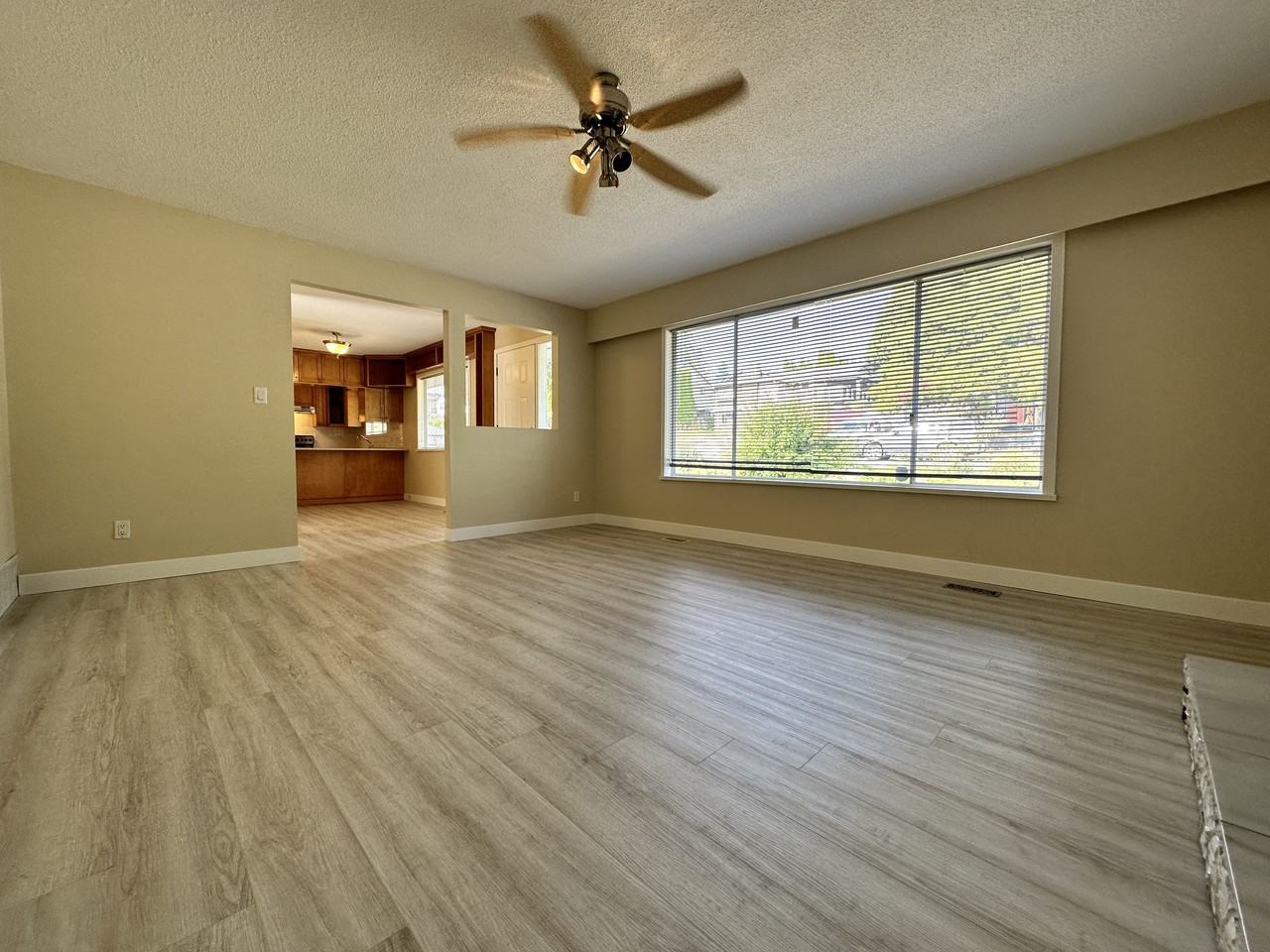 32956 Bracken Avenue - Photo 7 of 37