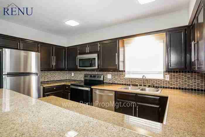 1606 Hawthorne Dr - Photo 3 of 17