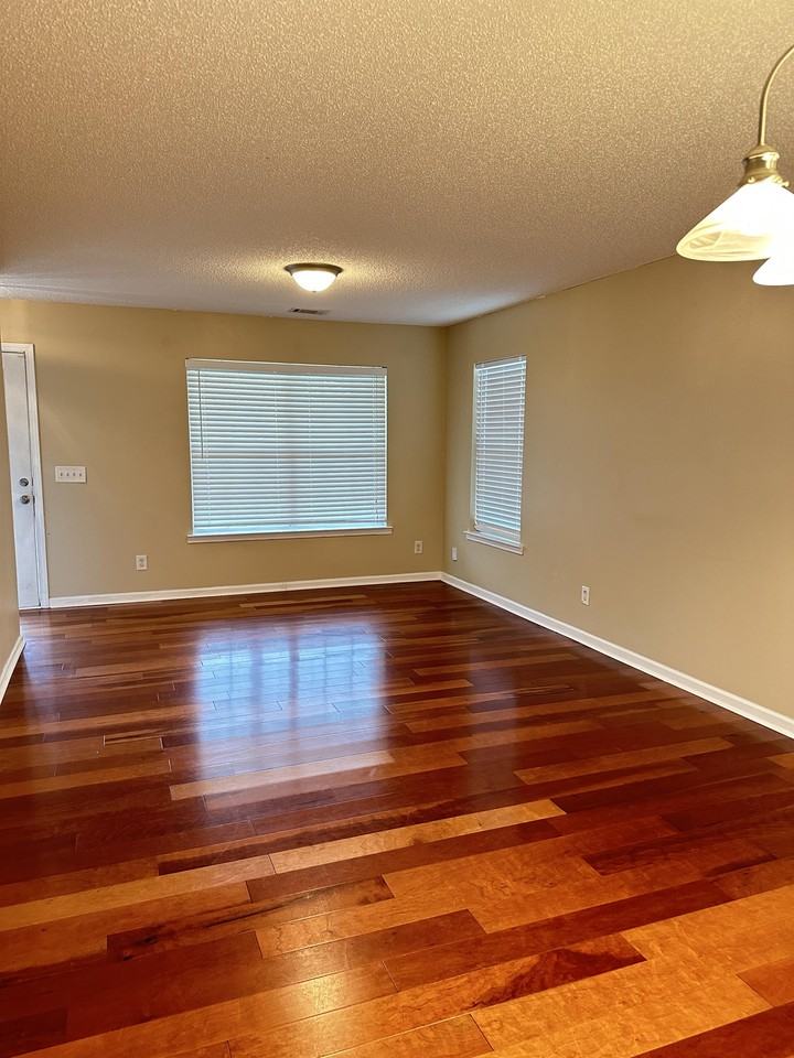 160 Mills Run Dr #1 - Photo 3 of 25