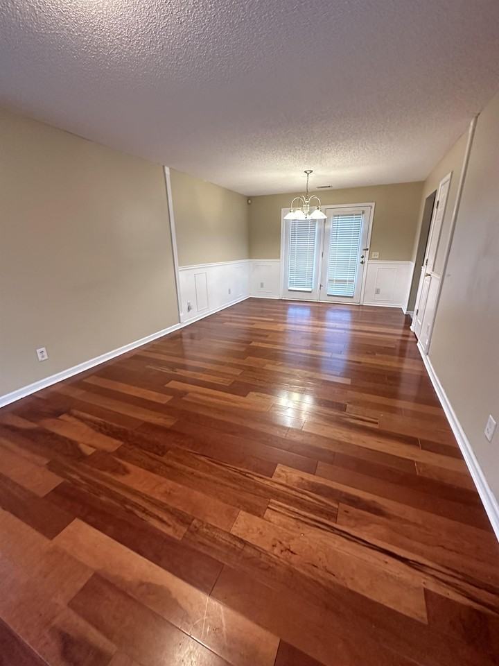 160 Mills Run Dr #1 - Photo 5 of 25