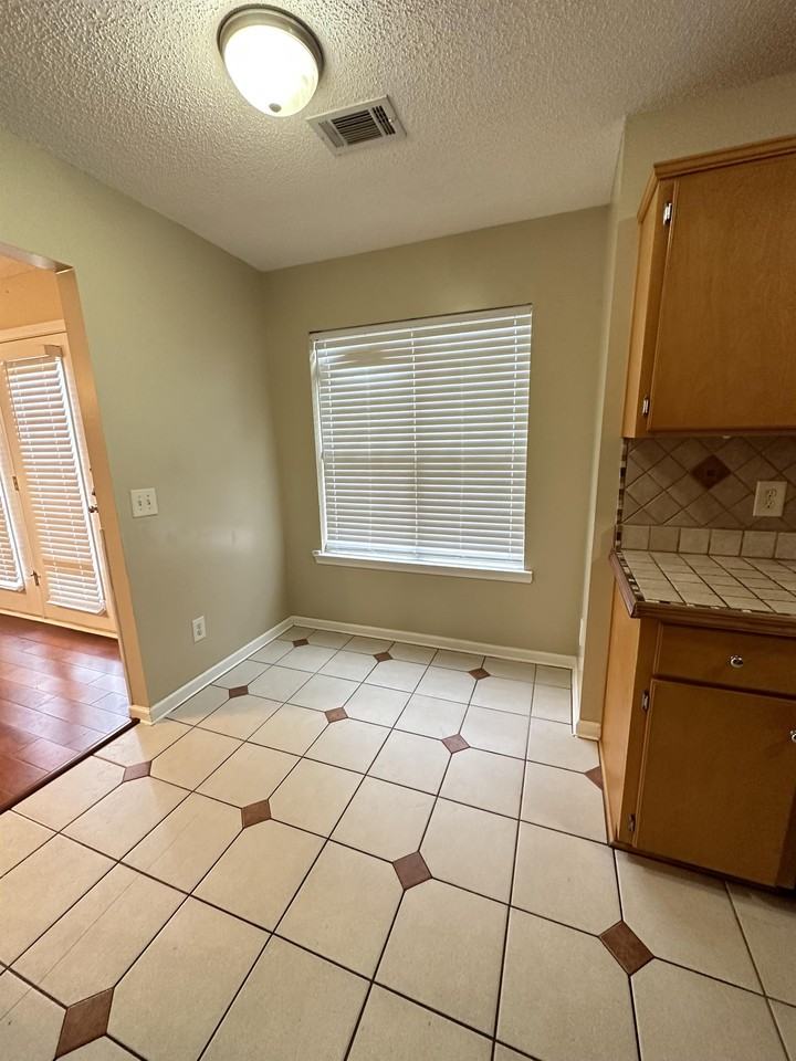 160 Mills Run Dr #1 - Photo 7 of 25