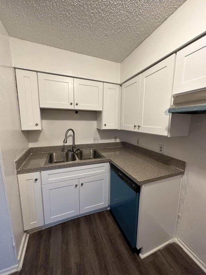 1057 Harold Dr #1 - Photo 4 of 17