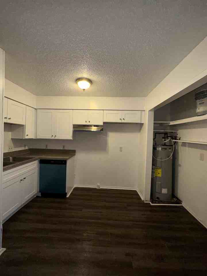 1057 Harold Dr #1 - Photo 5 of 17