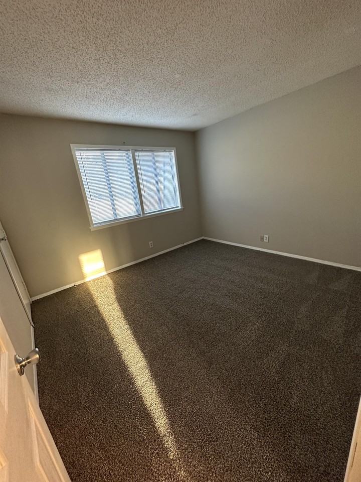 1057 Harold Dr #1 - Photo 6 of 17