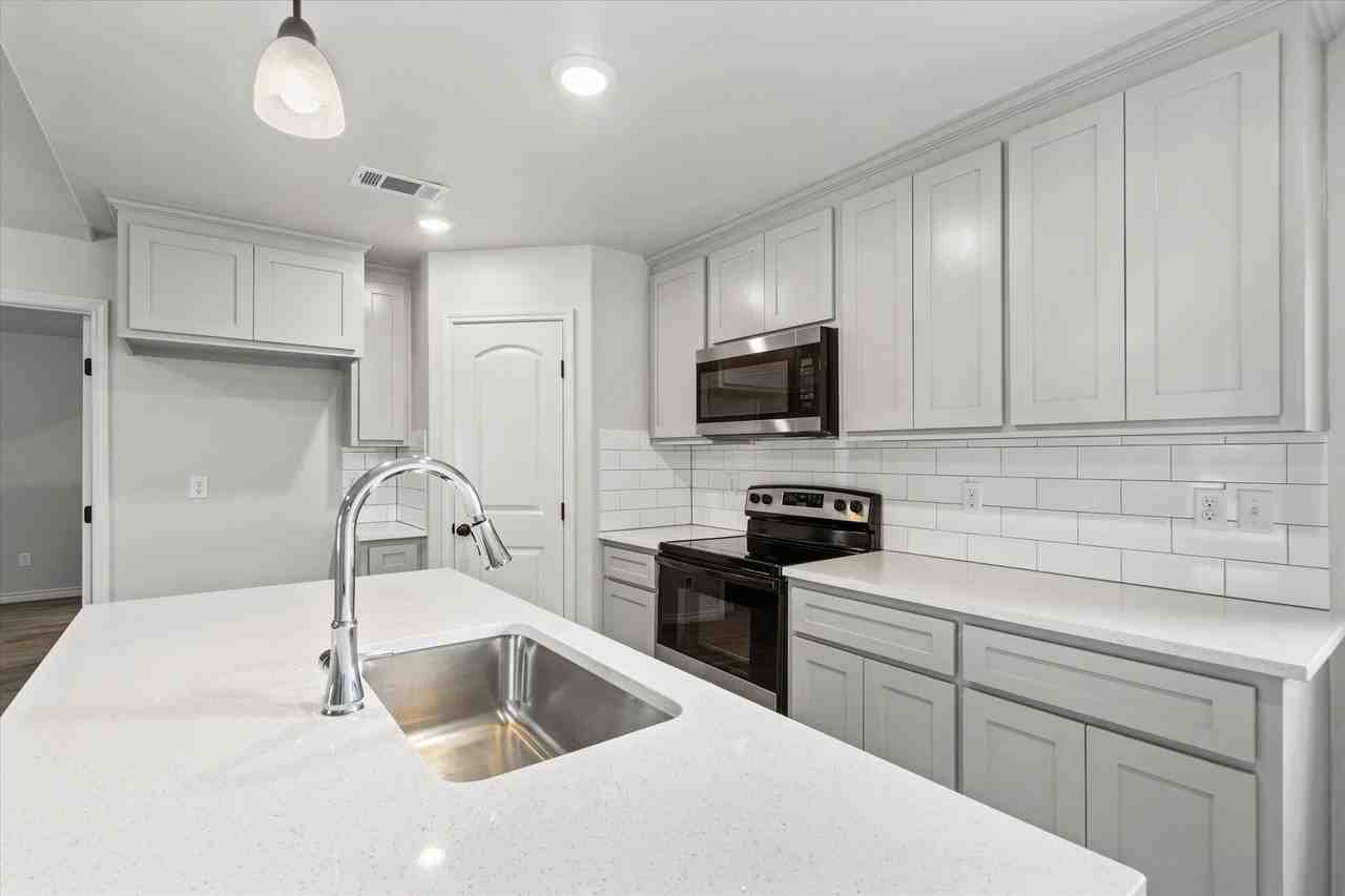 1953 Johnson Bend Rd #1953 - Photo 5 of 17