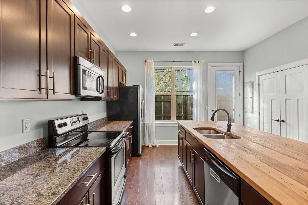 1106 Stratford Avenue #1 - Photo 2 of 11